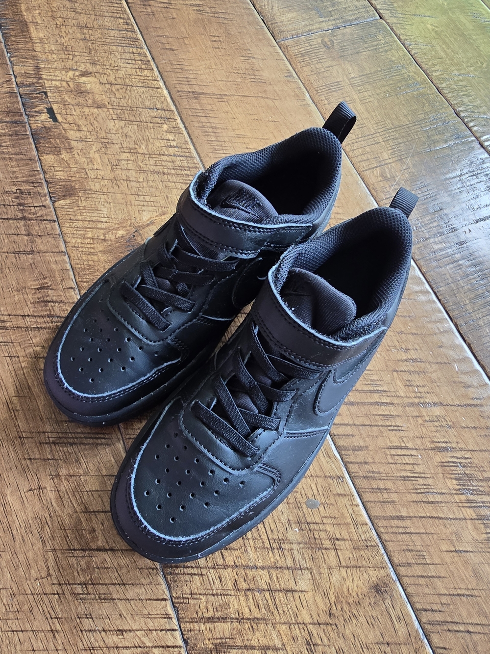 Nike Black  Low-Top Sneakers